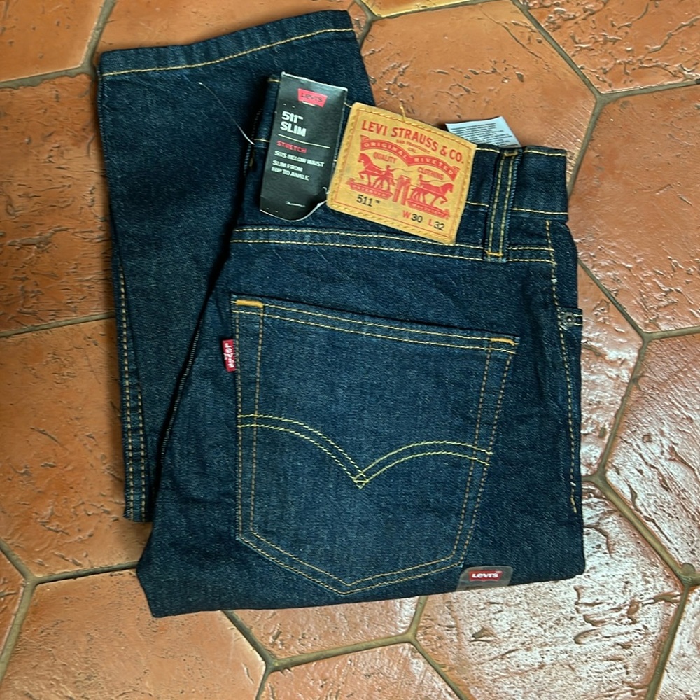 Dark wash 30x32 Levi 511 slim stretch